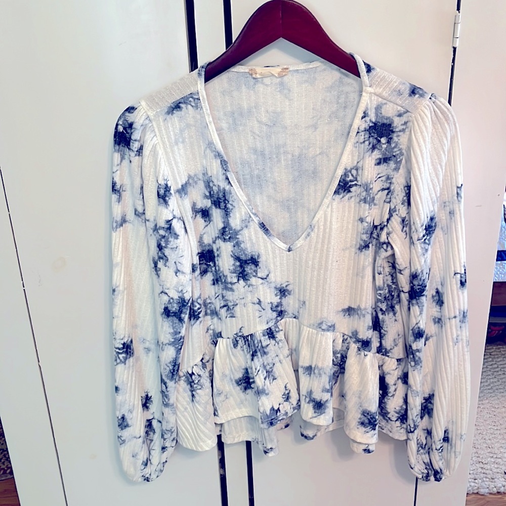 Alter’d state bishop sleeve high tie dye low blouse